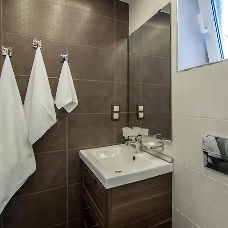 Modern Flat Nearby Center Fast Internet 公寓