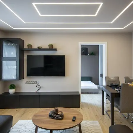 Modern Flat Nearby Center Fast Internet *
